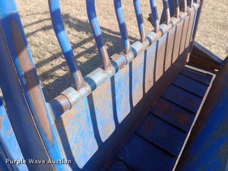 image for item DW0818 Priefert squeeze chute