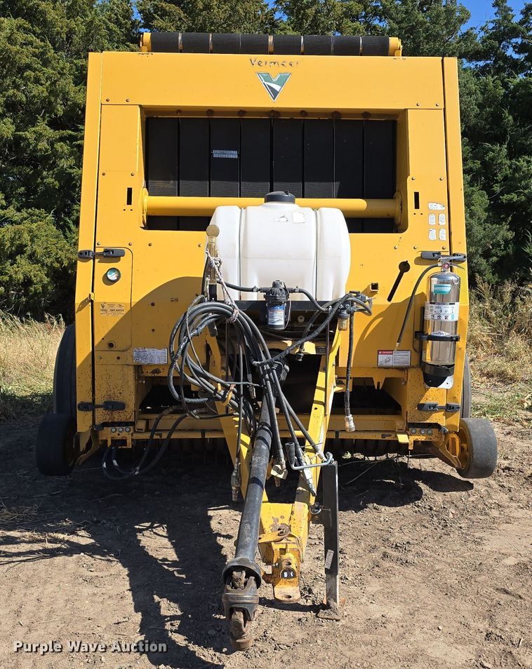 image for item DW3753 2014 Vermeer 605SM Cornstalk Special round baler