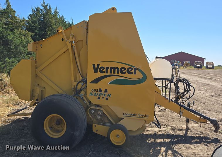 image for item DW3753 2014 Vermeer 605SM Cornstalk Special round baler