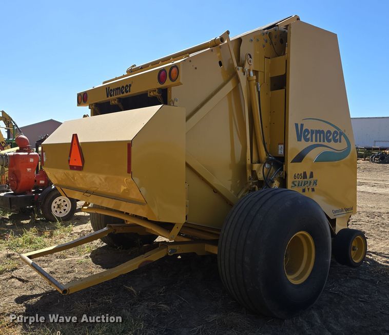 image for item DW3753 2014 Vermeer 605SM Cornstalk Special round baler