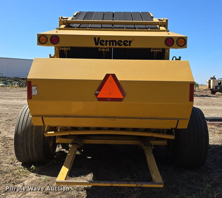 image for item DW3753 2014 Vermeer 605SM Cornstalk Special round baler