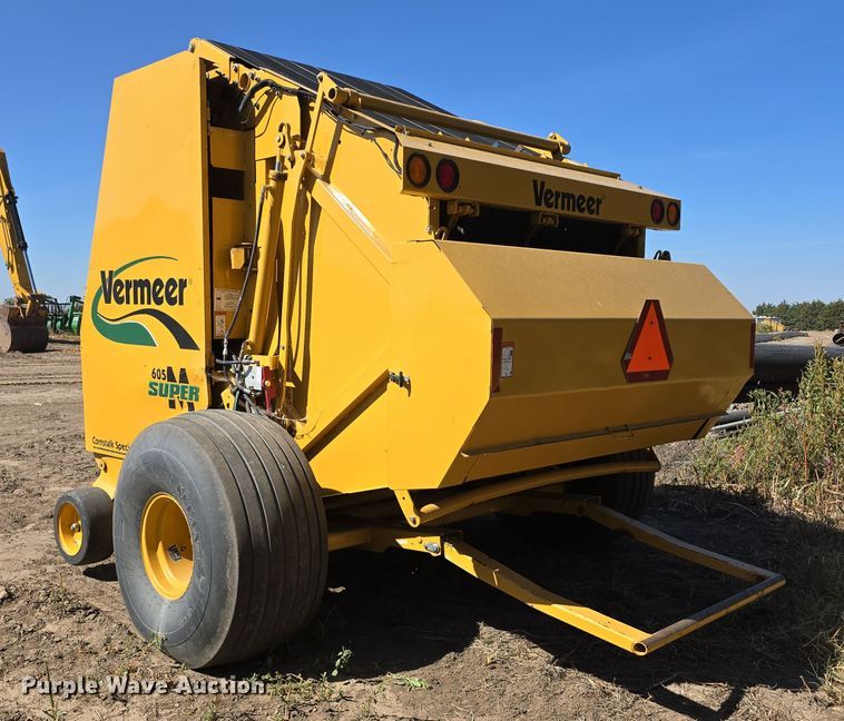 image for item DW3753 2014 Vermeer 605SM Cornstalk Special round baler