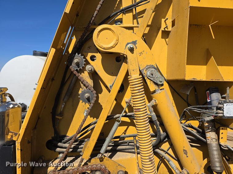 image for item DW3753 2014 Vermeer 605SM Cornstalk Special round baler