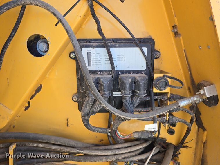 image for item DW3753 2014 Vermeer 605SM Cornstalk Special round baler