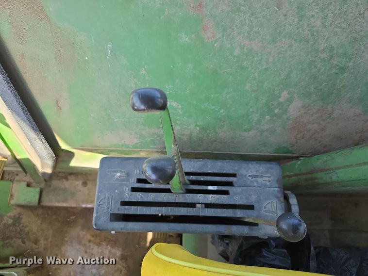 image for item DW3760 1971 John Deere 4320 tractor