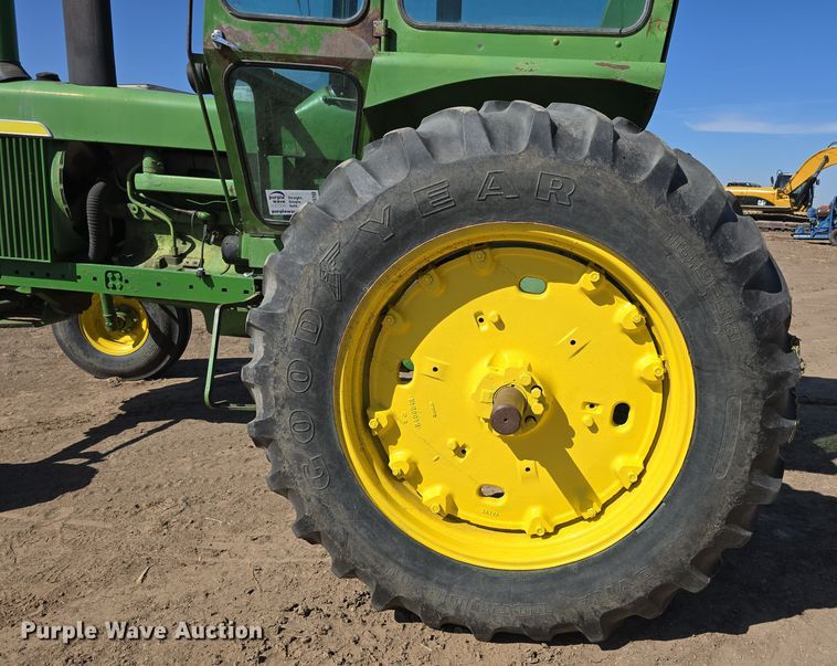 image for item DW3760 1971 John Deere 4320 tractor