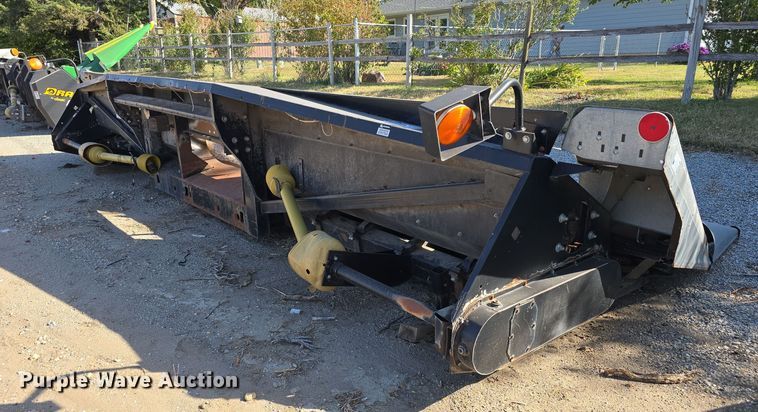 image for item DW3771 AGCO 830 corn head