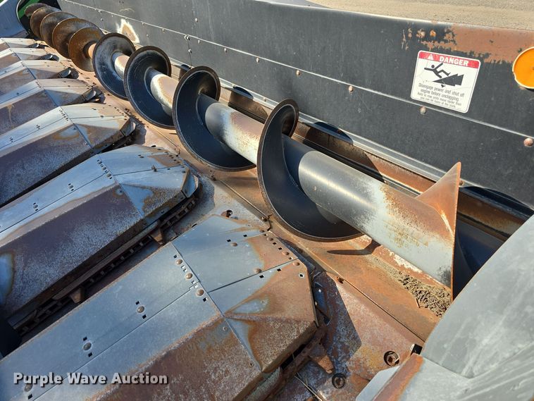 image for item DW3771 AGCO 830 corn head