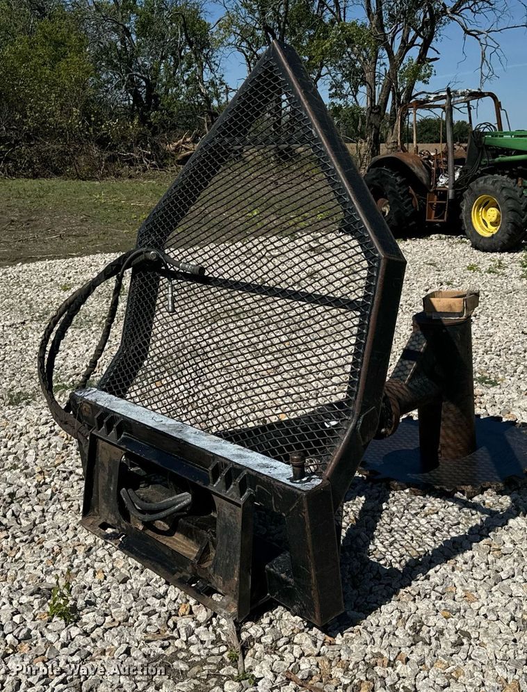 image for item DX1423 Harlemen R970 skid steer tree saw