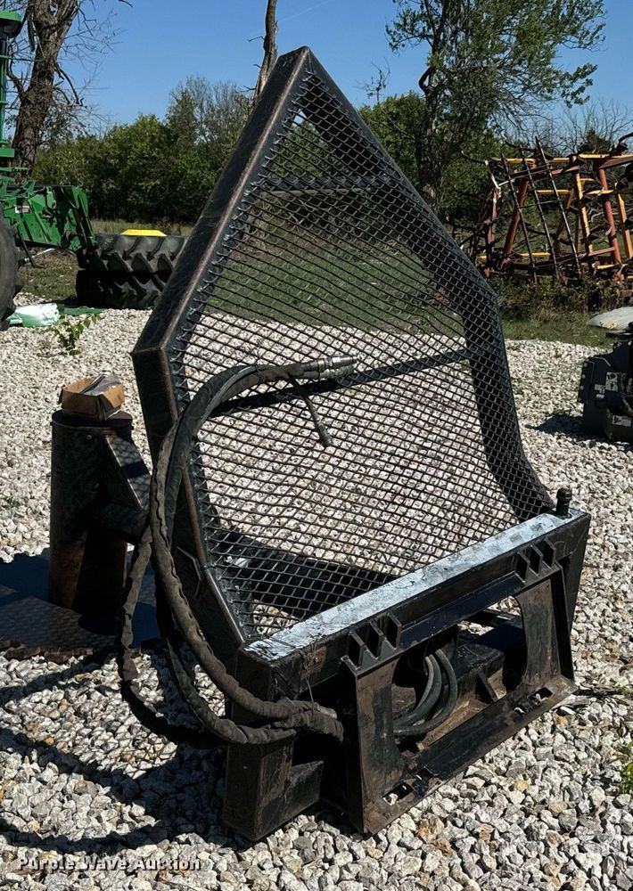 image for item DX1423 Harlemen R970 skid steer tree saw