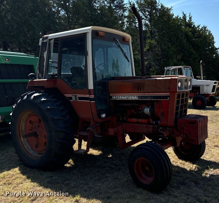image for item DX3537 1981 International Harvester F986 tractor