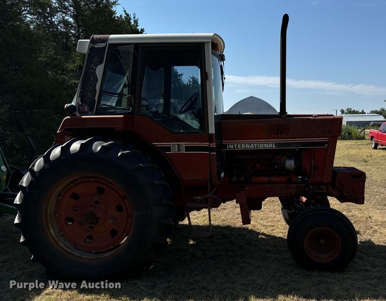 image for item DX3537 1981 International Harvester F986 tractor