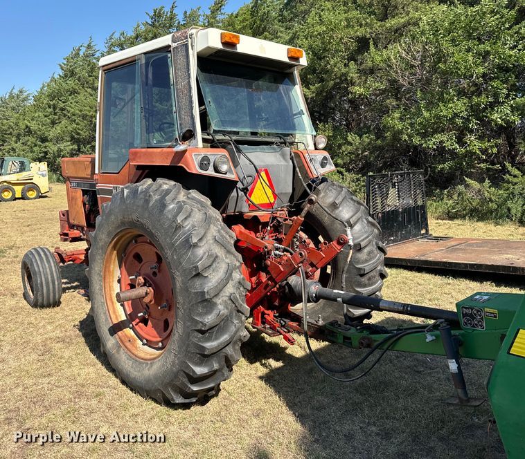 image for item DX3537 1981 International Harvester F986 tractor