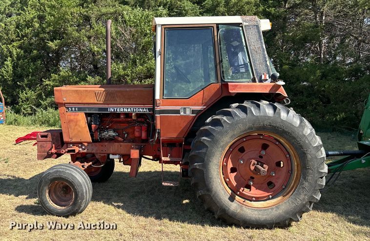 image for item DX3537 1981 International Harvester F986 tractor