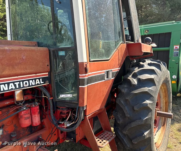 image for item DX3537 1981 International Harvester F986 tractor