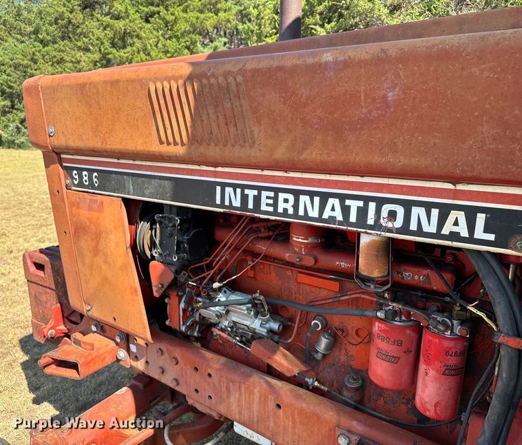 image for item DX3537 1981 International Harvester F986 tractor