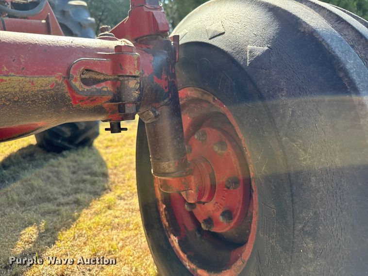 image for item DX3537 1981 International Harvester F986 tractor