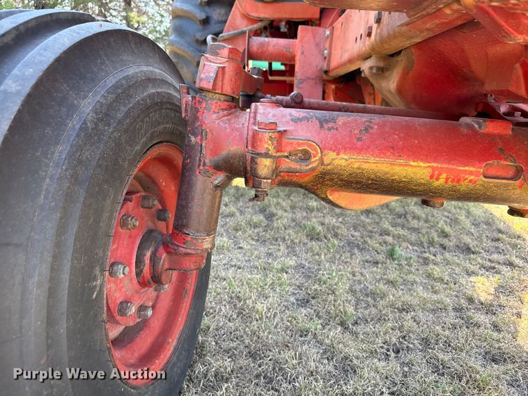 image for item DX3537 1981 International Harvester F986 tractor