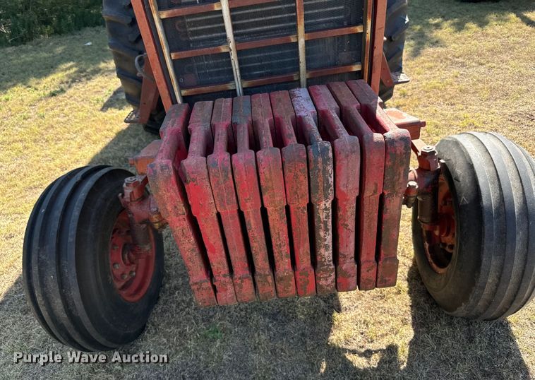 image for item DX3537 1981 International Harvester F986 tractor