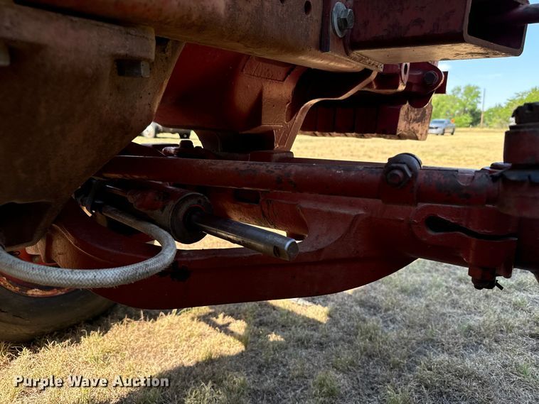 image for item DX3537 1981 International Harvester F986 tractor