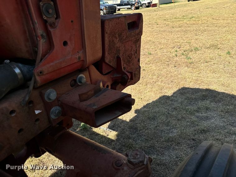 image for item DX3537 1981 International Harvester F986 tractor