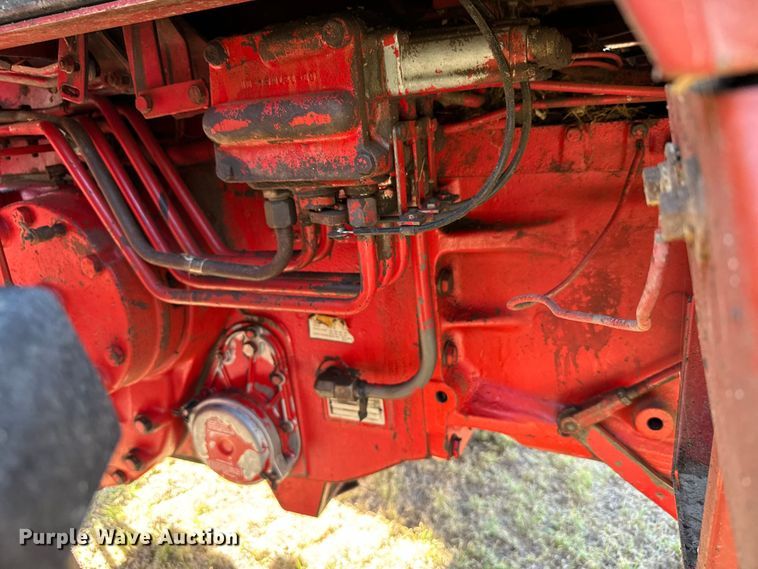 image for item DX3537 1981 International Harvester F986 tractor