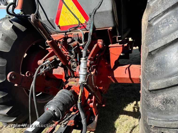 image for item DX3537 1981 International Harvester F986 tractor