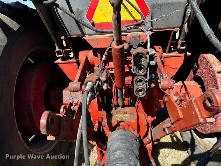 image for item DX3537 1981 International Harvester F986 tractor