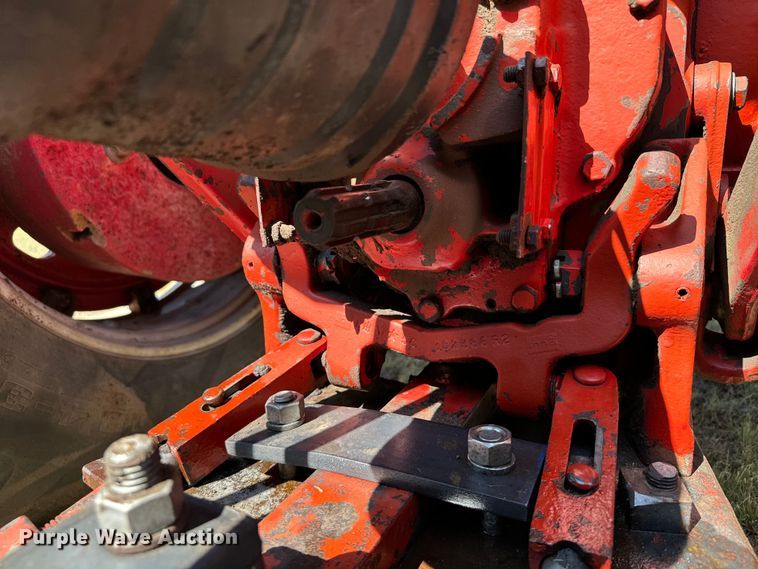 image for item DX3537 1981 International Harvester F986 tractor