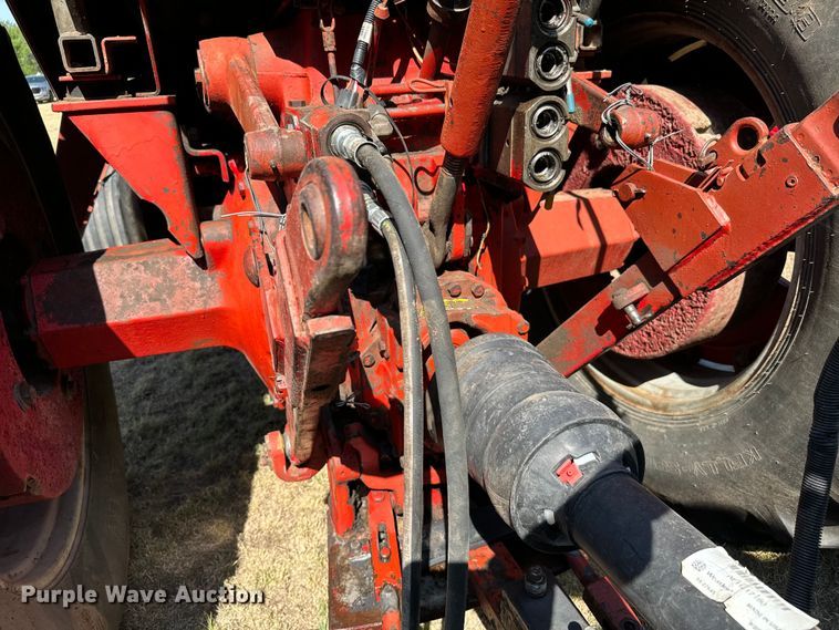 image for item DX3537 1981 International Harvester F986 tractor