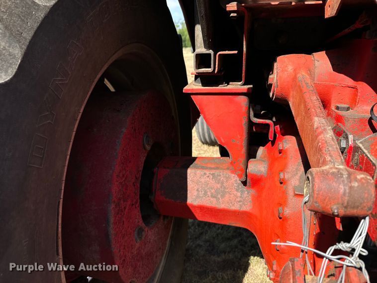 image for item DX3537 1981 International Harvester F986 tractor