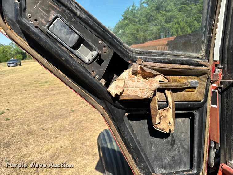 image for item DX3537 1981 International Harvester F986 tractor