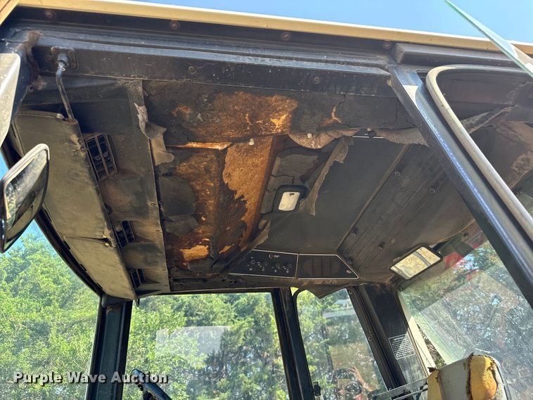 image for item DX3537 1981 International Harvester F986 tractor