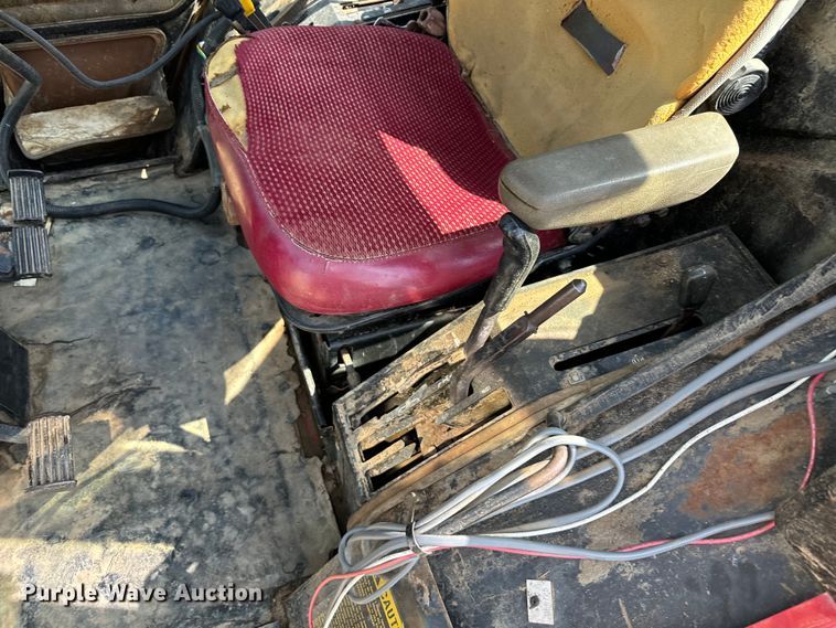 image for item DX3537 1981 International Harvester F986 tractor