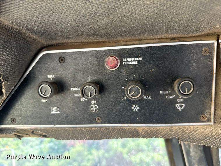 image for item DX3537 1981 International Harvester F986 tractor