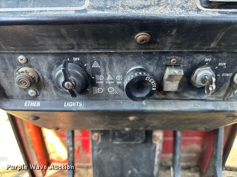 image for item DX3537 1981 International Harvester F986 tractor