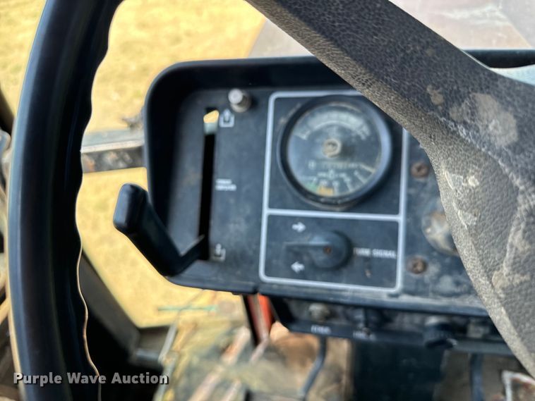 image for item DX3537 1981 International Harvester F986 tractor