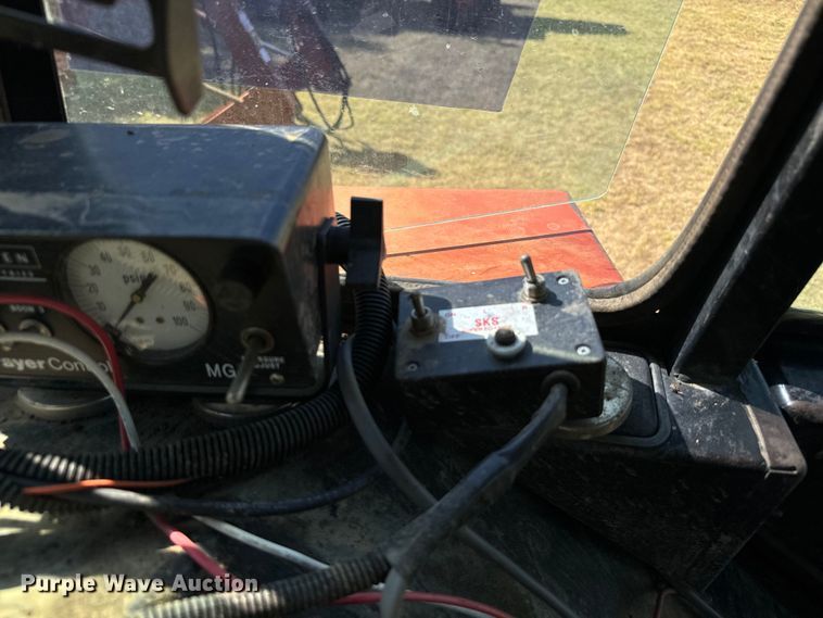 image for item DX3537 1981 International Harvester F986 tractor