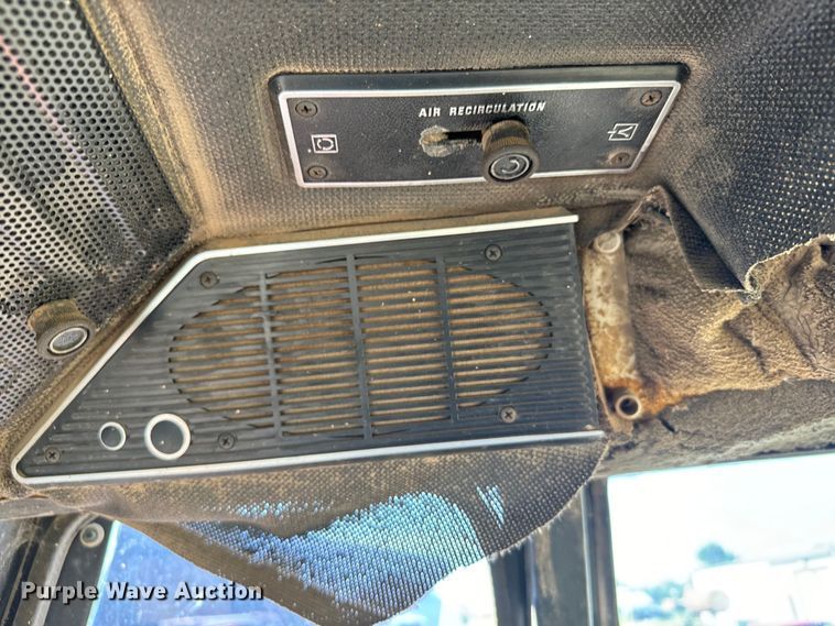 image for item DX3537 1981 International Harvester F986 tractor