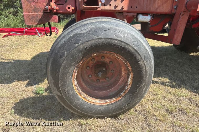 image for item DX3537 1981 International Harvester F986 tractor