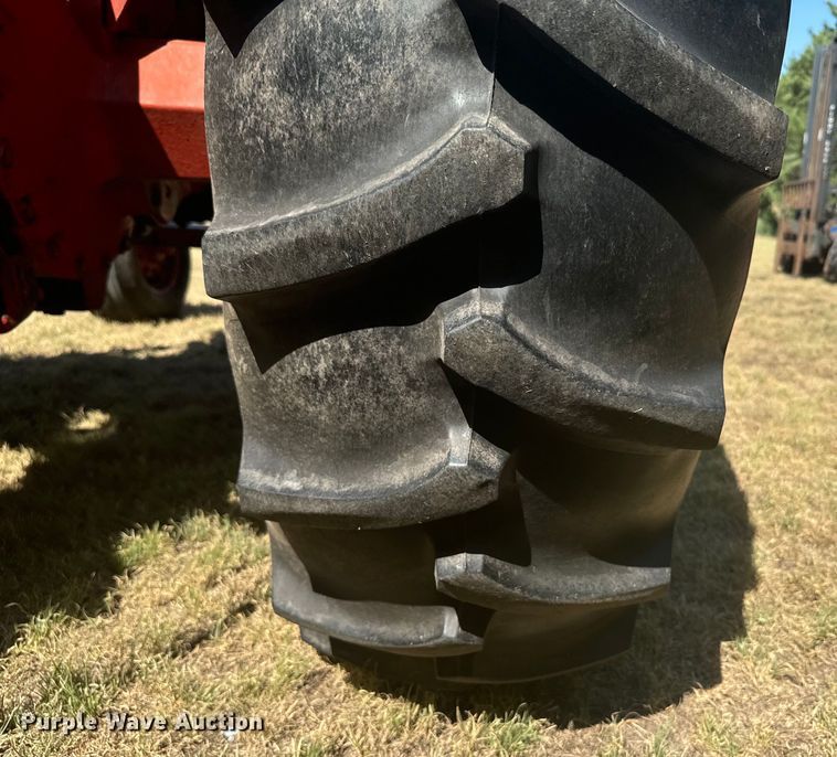 image for item DX3537 1981 International Harvester F986 tractor