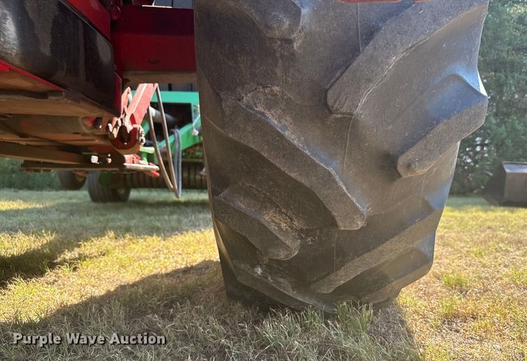 image for item DX3537 1981 International Harvester F986 tractor