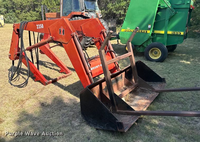 image for item DX3537 1981 International Harvester F986 tractor