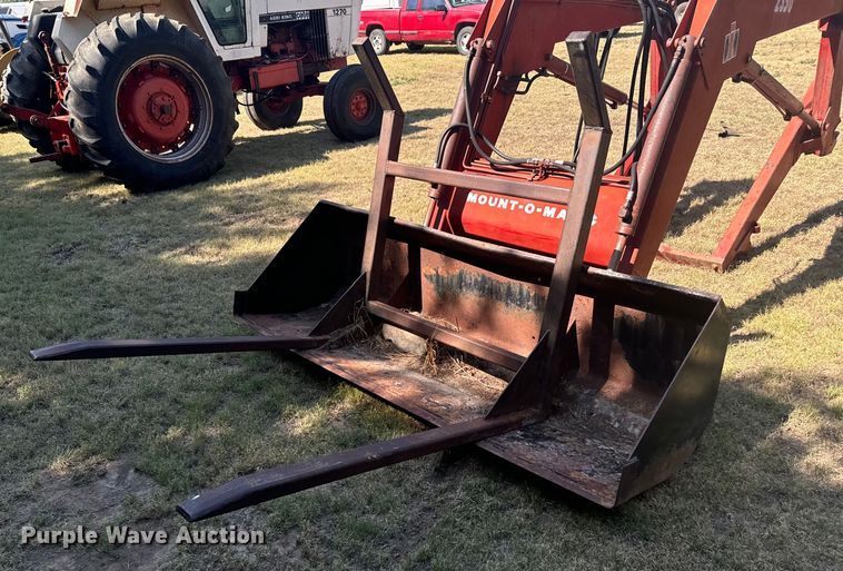 image for item DX3537 1981 International Harvester F986 tractor