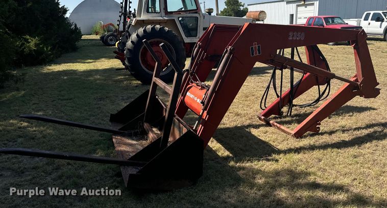 image for item DX3537 1981 International Harvester F986 tractor