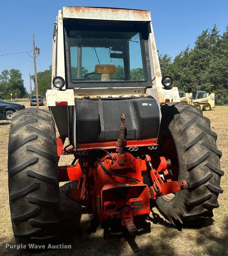 image for item DX3538 Case 1270 tractor