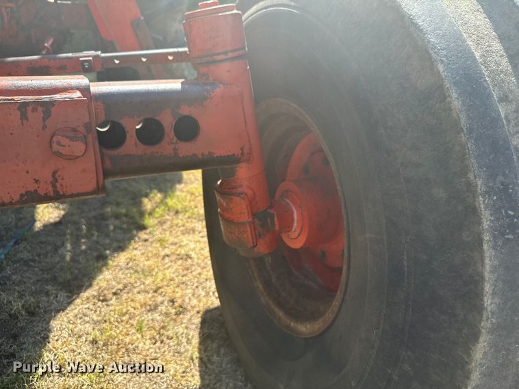 image for item DX3538 Case 1270 tractor