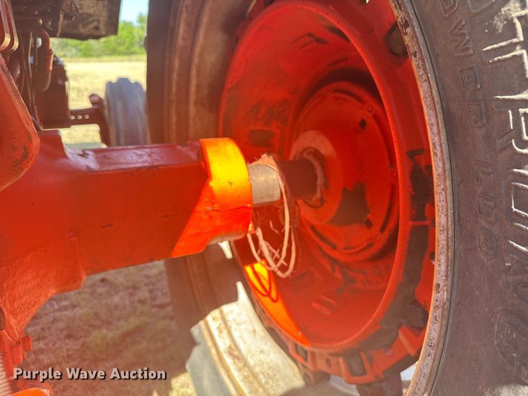 image for item DX3538 Case 1270 tractor