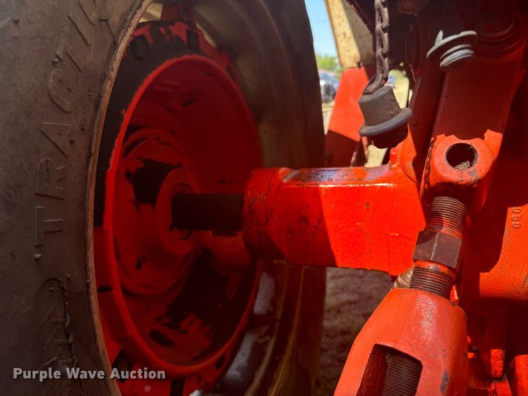 image for item DX3538 Case 1270 tractor