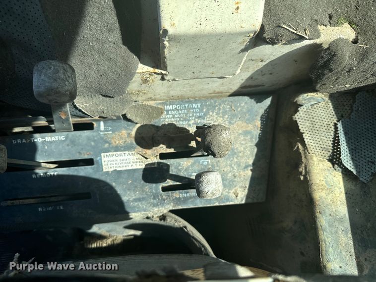 image for item DX3538 Case 1270 tractor